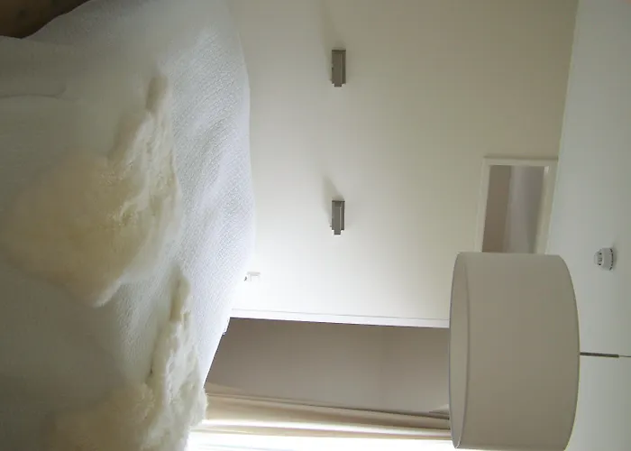 Het Oude Postkantoor 3* برومين