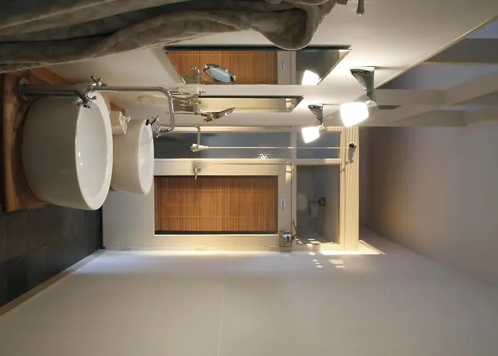 Het Oude Postkantoor 3* برومين